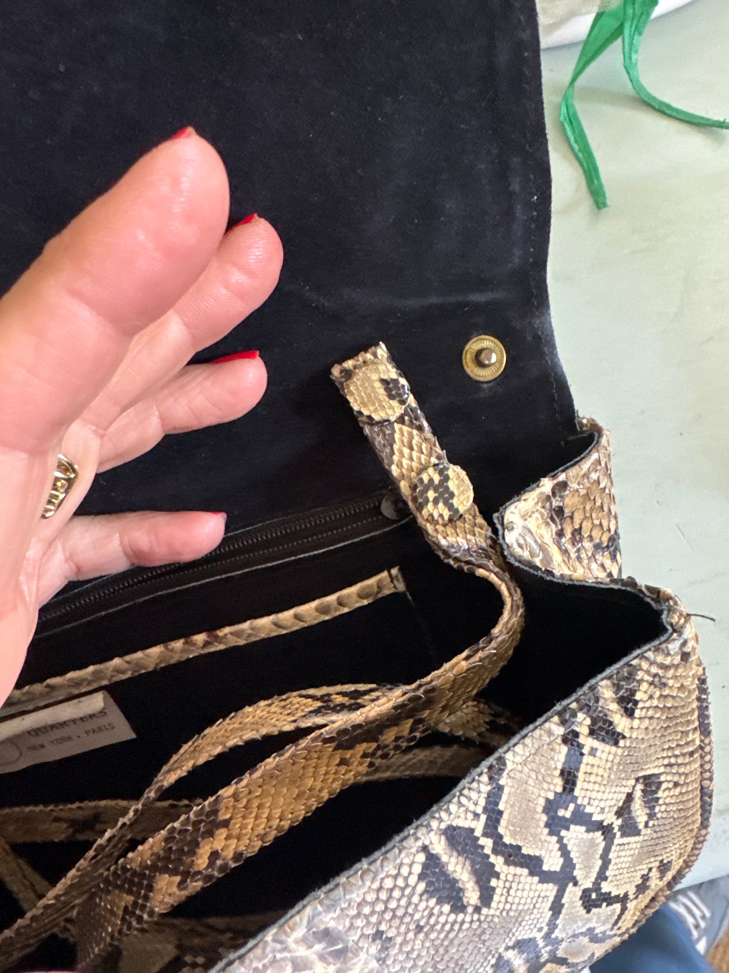 1980s vintage serpent quarters snake-skin handbag