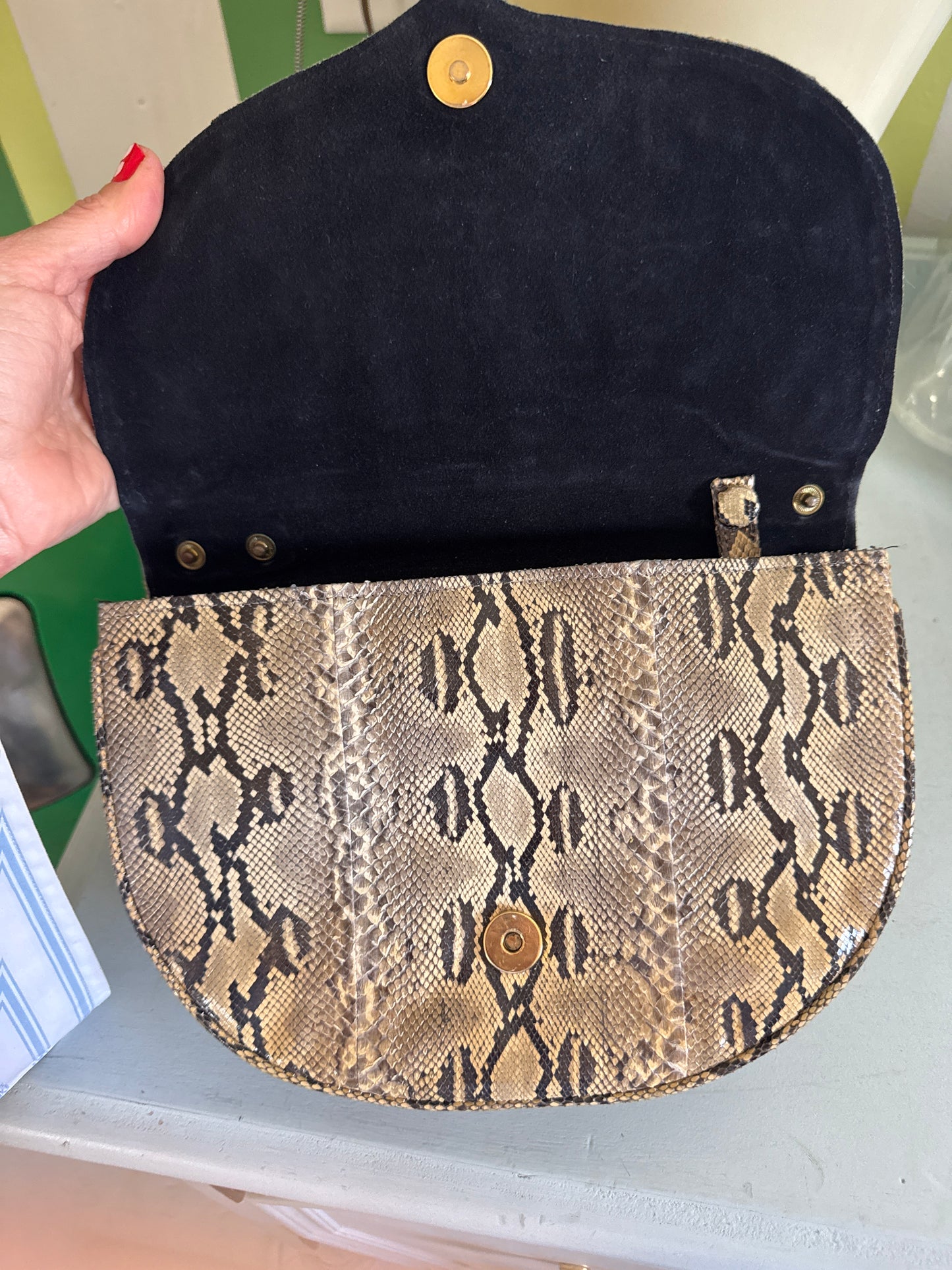 1980s vintage serpent quarters snake-skin handbag